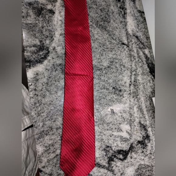 Pierre Cardin like new red striped tie - Picture 2 of 3